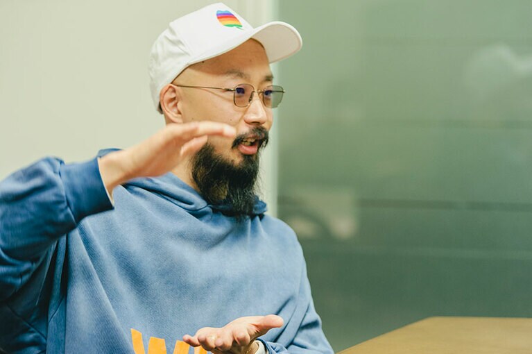 フリーのテレビプロデューサーとして活躍する、上出遼平。