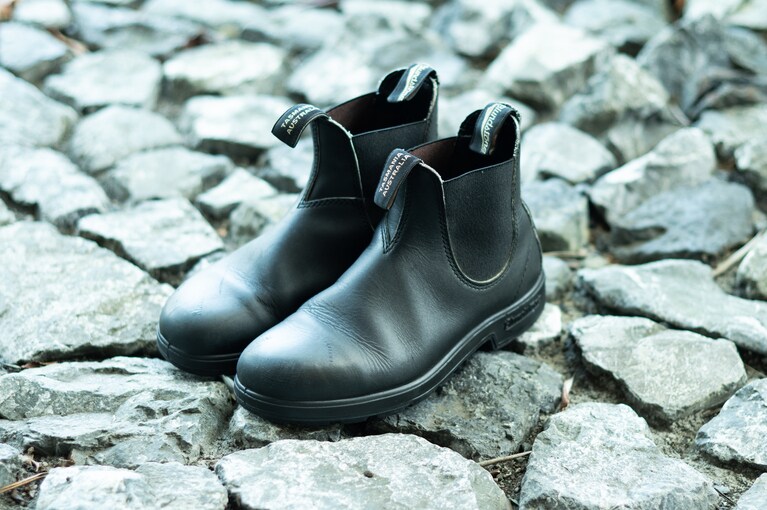 街でもコーディネートしやすい、すっきりしたデザイン。