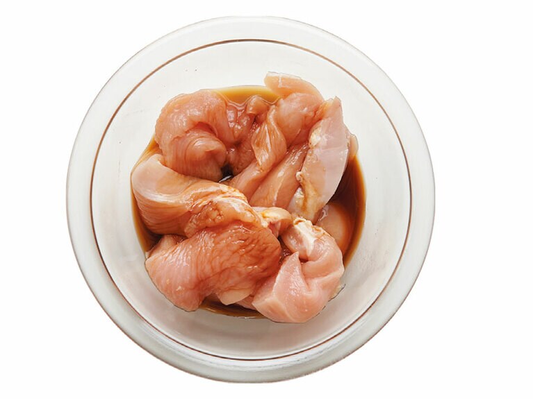 【作り方】(1)【A】を混ぜ、鶏肉にもみ込む。