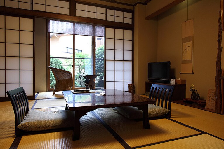 九兵衛旅館［山形／湯田川温泉］通年ひとり泊可能な8畳和室 藤沢周平が宿泊した部屋。