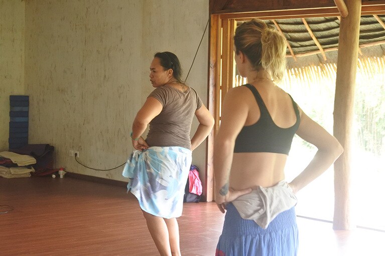 バニラ・ロッジでは毎週木曜にタヒチアンダンスのレッスンを開催。