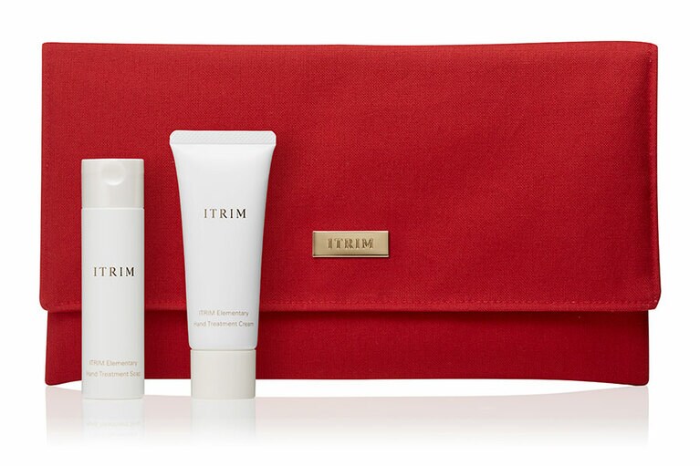 「ITRIM エレメンタリー ハンド トリートメント グリーティングキット」 9,000円(限定発売)。セット内容：ITRIM エレメンタリー ハンド トリートメントソープ 40mL(現品)、ITRIM エレメンタリー ハンド トリートメントクリーム 38g(現品)、ITRIM オリジナル クラッチバッグ。