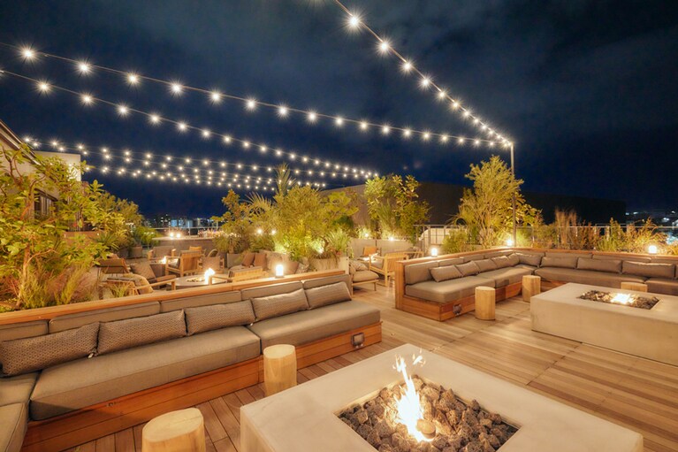 京都の新しいナイトシーンを演出するルーフトップバー。