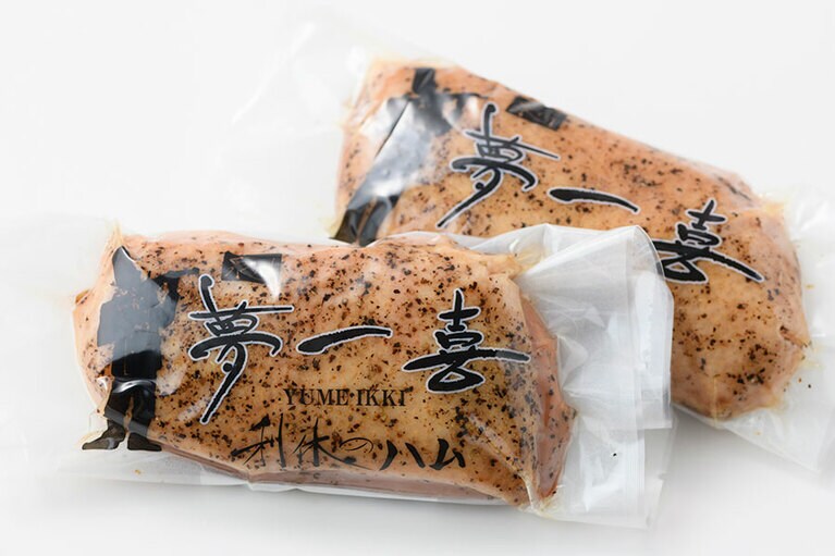 【大阪府】夢一喜フーズの「あい鴨ローススモーク」各900円(約175g)。