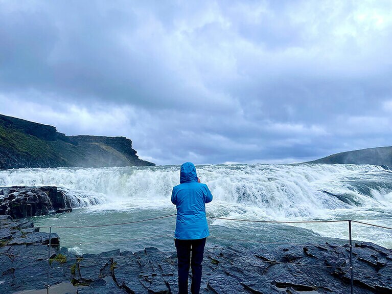すぐ近くまで行くことができる。