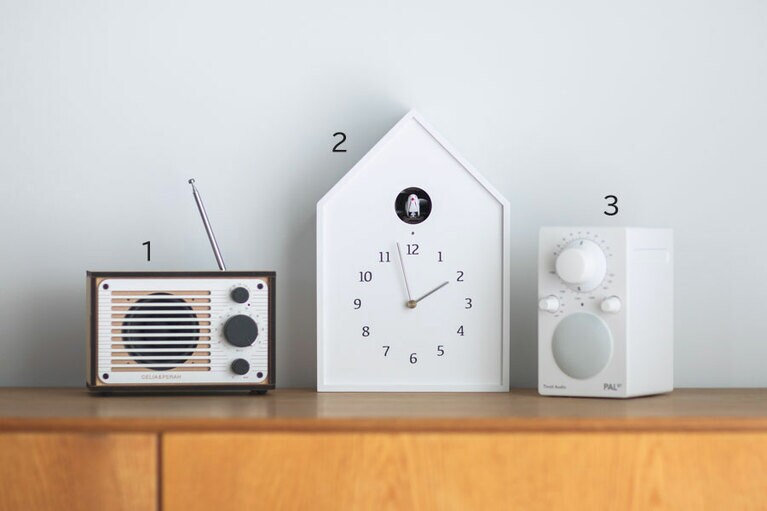 1：R1 DIYオーディオシステム H9×W17×11.5cm 15,180円／セリア アンド ペラ(THT Japan) 
2：バードハウス クロック H26.8×W18.1×D9.8cm 18,700円／レムノス(タカタレムノス) 
3：PAL BT2 H15.7×W9.3×D11cm 35,200円／チボリオーディオ(ネイビーズ)