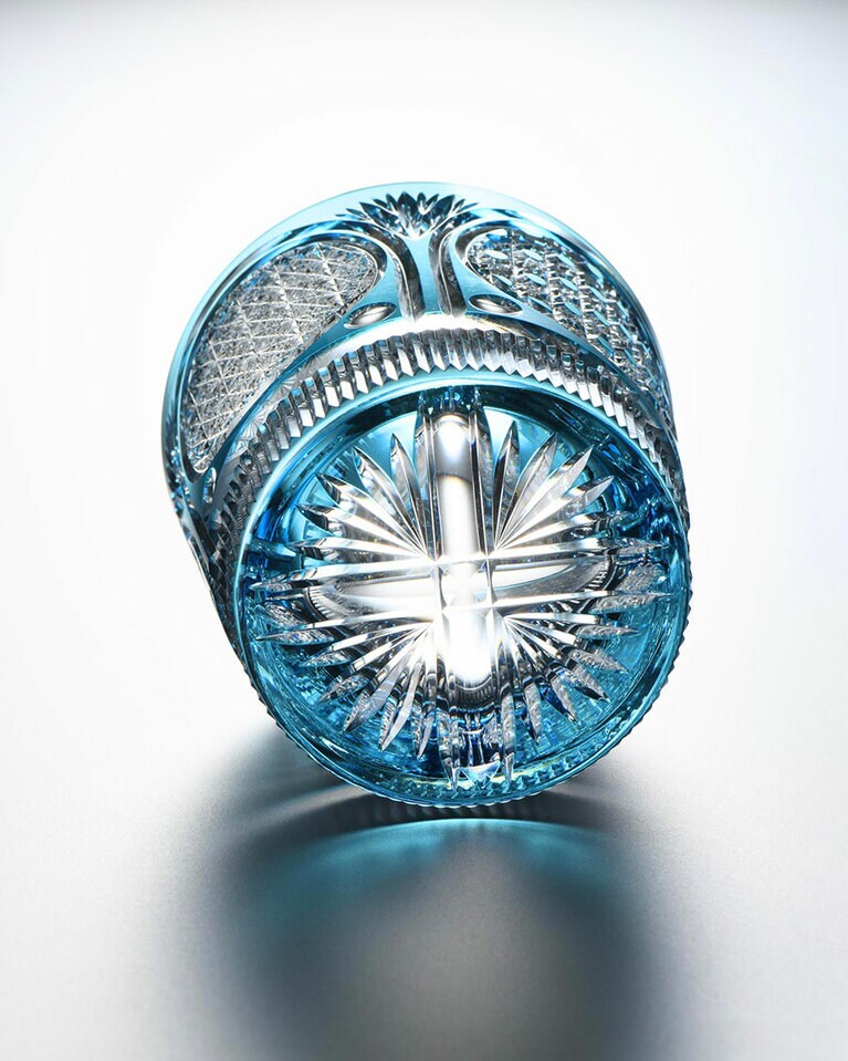 高野秀徳 作　江戸切子 ロックグラス「街の顔」時計塔90年限定品、55,000円(クリスタルガラス、口径8×高さ9cm)