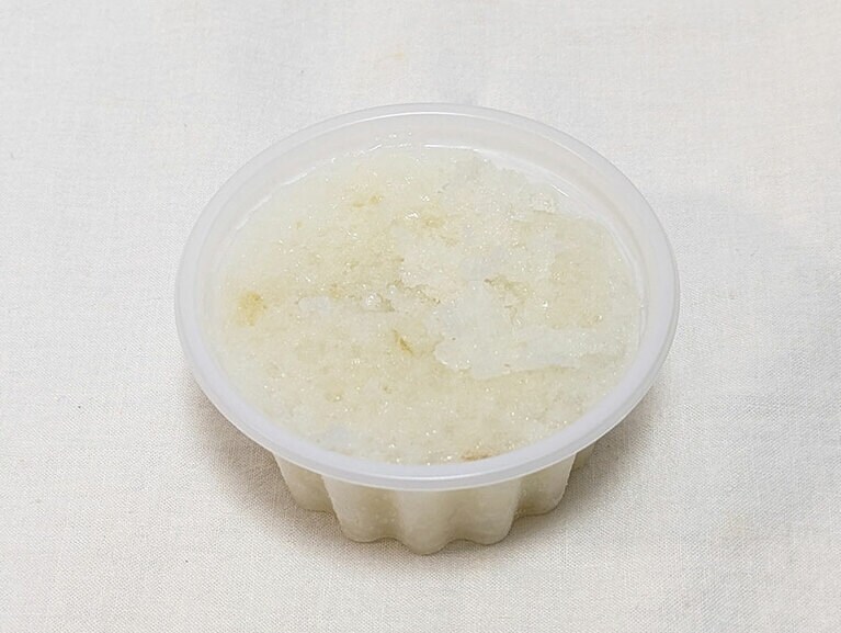 商品名のとおり、青梅の果肉が入っていることがわかります。