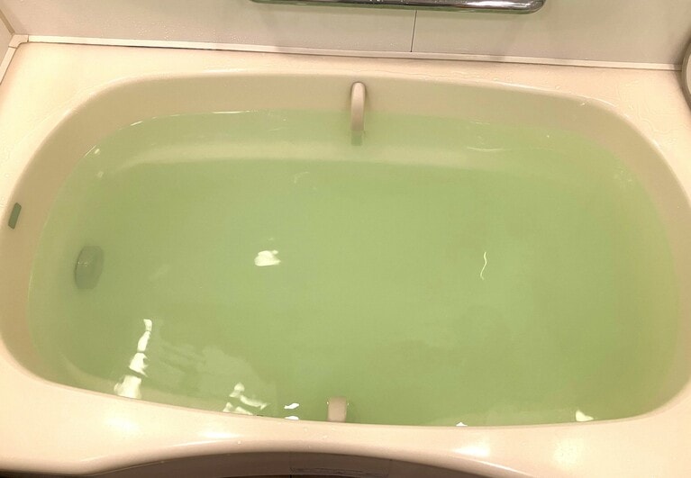 まろやかなグリーンの濁り湯は、リラックス度はかなり高い。長湯好き、湯船に浸かりながら色々作業をする人向き。