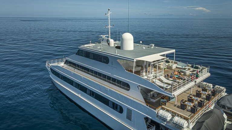 11室のキャビンを備えた大型クルーザー、フォーシーズンズ エクスプローラー。