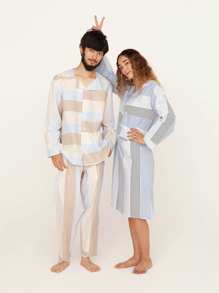 左：“nancy” pajama 23,000円、ユニセックスの2サイズを展開。右：“nancy” op pajama 20,000円、レディースはフリーサイズで展開。