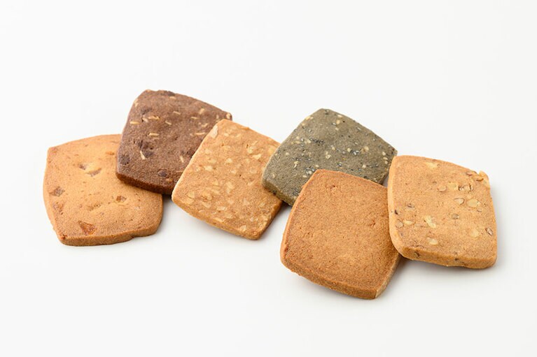 タルトタタン「クッキーBOX ピンク」2,592円 (6種類×各4枚)／岩手県