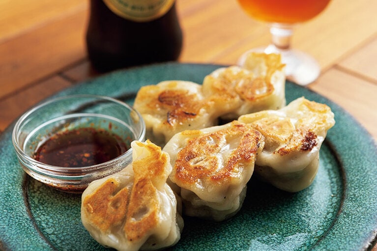 人気の「焼き餃子」はジューシーで小籠包に近いほど。