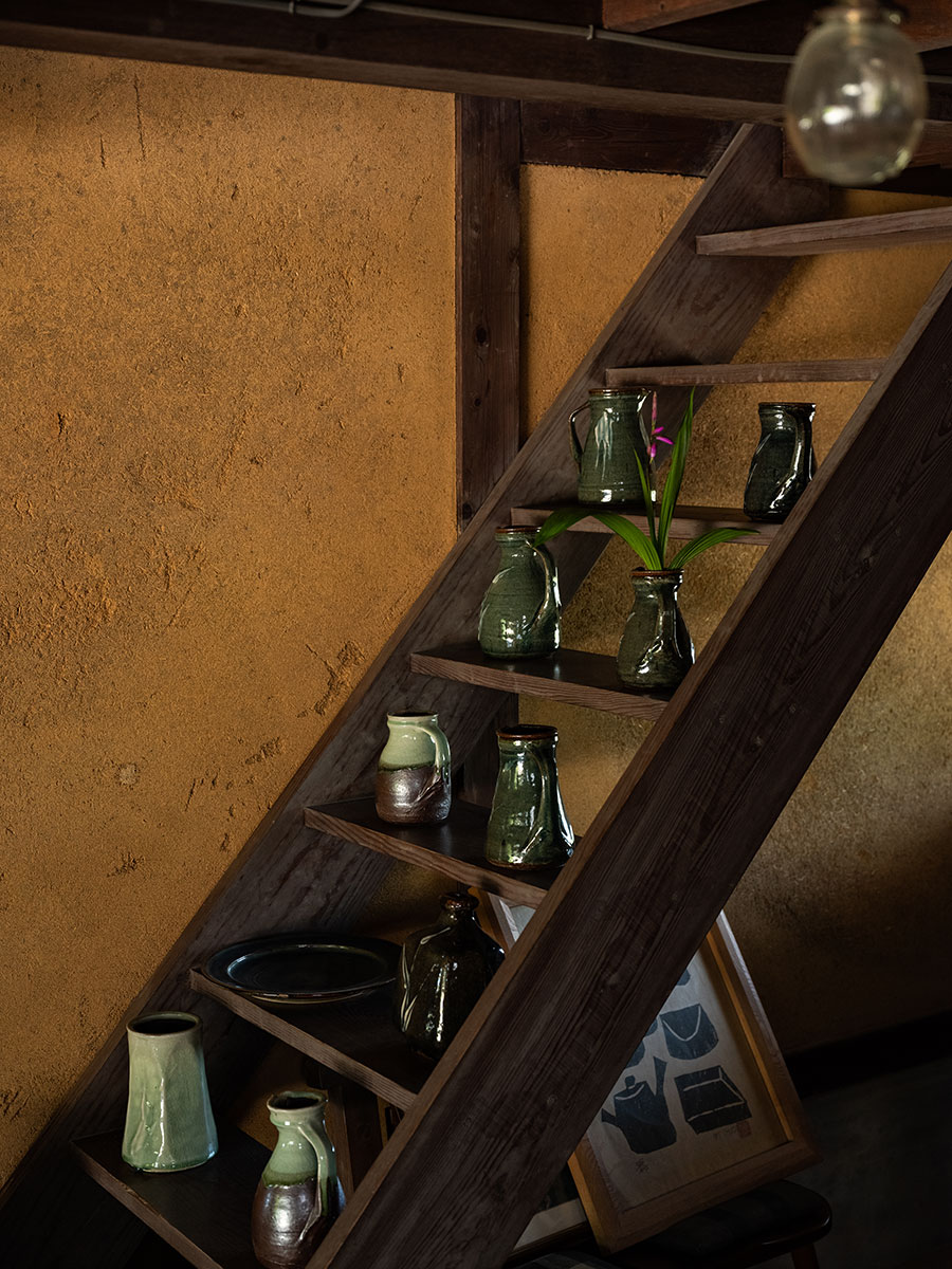工房近くにある「温泉津やきものの里・やきもの館」では、登り窯を見学できるほか、温泉津3窯の器も購入できる。