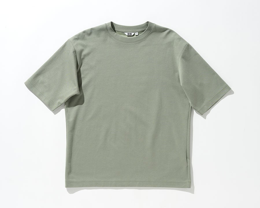 エアリズムコットンオーバーサイズTシャツ（5分袖）1,990円。