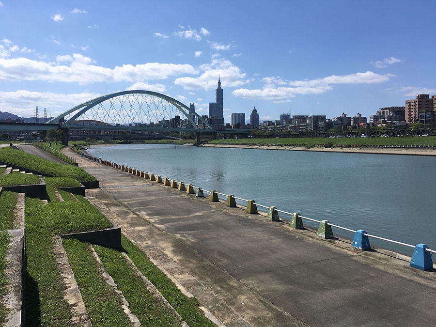 日中の風景。日陰がないので、日よけ対策を忘れずに。