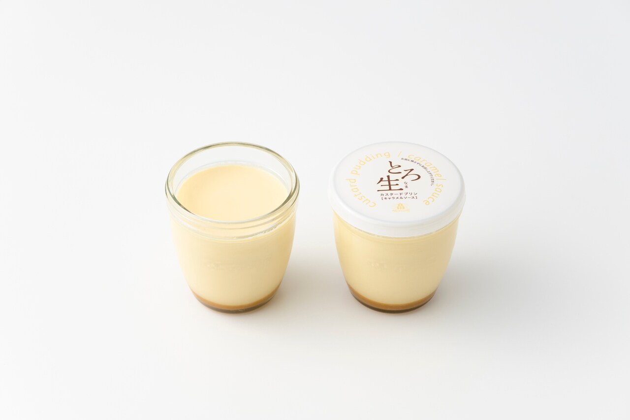 とろ生カスタードプリン 各378円。