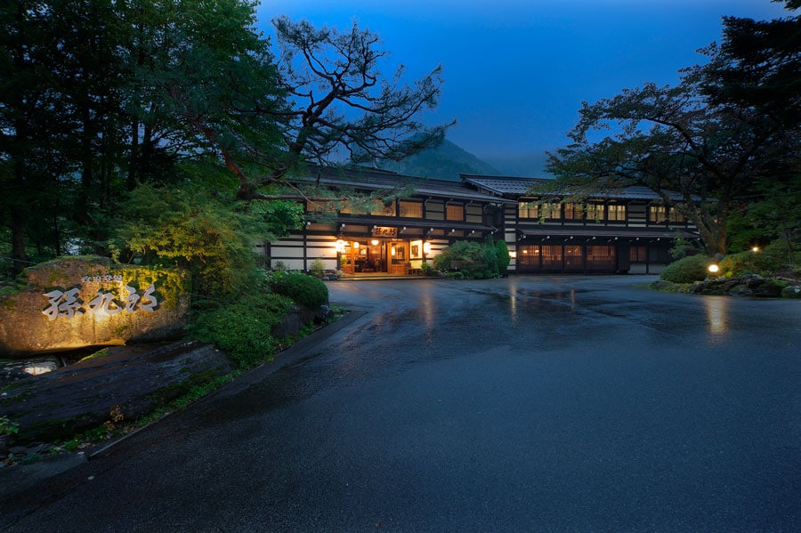 かつて養蚕農家の館だったという、築約160年の建築が風情たっぷり。