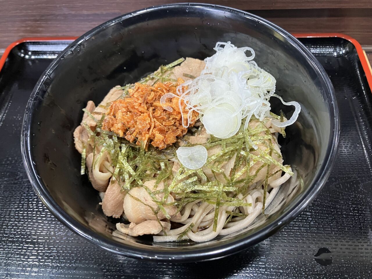 「冷やしラー油肉そば」