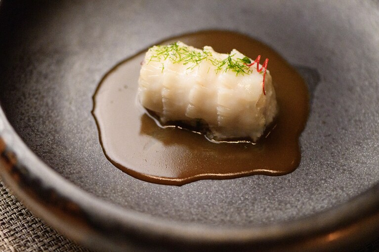 イカのスンデは、スンデと聞いて想像するものとはまったく違う、上品で驚きのある味。ぷりっとした食感とふくよかな風味がたまりません。