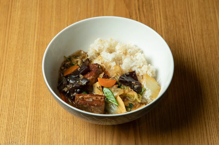 ミシュラン一つ星の大阪北新地「HATSU」の中華丼 2食セット 5,000円、4食セット 10,000円。