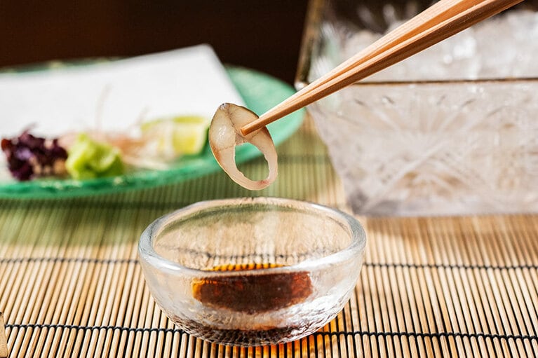 コリコリとした新鮮な食感がたまらない“背ごし”。