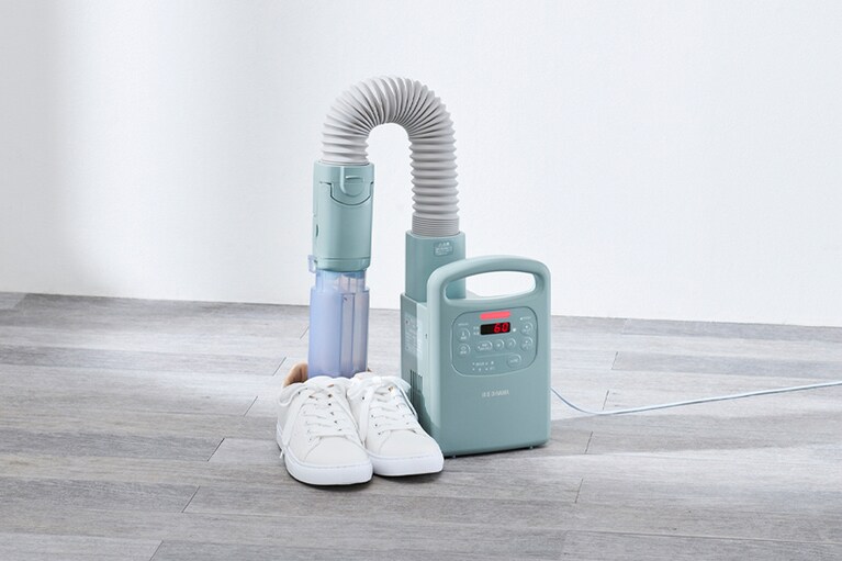 「ふとん乾燥機 カラリエ Colors」（FK-RC3）。