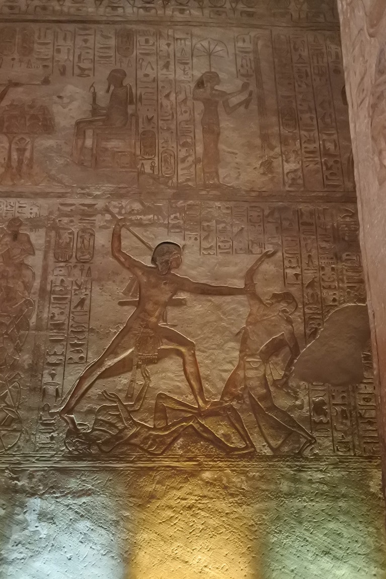 勇猛果敢に戦うラムセス2世を描いたレリーフ。