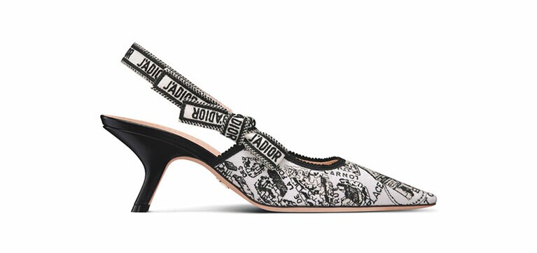 パンプス 158,000円／ディオール(クリスチャン ディオール)