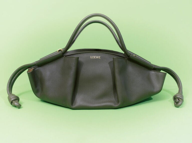 バッグ 359,700円 H11.5×W35×D21cm／ロエベ(ロエベ ジャパン クライアントサービス)