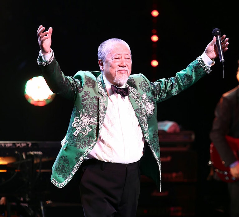 御年69歳にしてこの躍動感。なんて激シブなの。ジュリーッ(樹木希林風に)!!　(C)スポーツニッポン新聞社／時事通信フォト