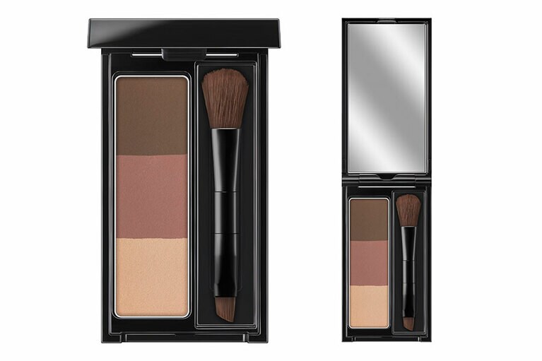 プロのヘア＆メイクアーティストにもファンの多い、3色セットのパウダーアイブロウ。発色がよく、最上段の濃い色を眉尻側に、中央の色を眉の中間から眉頭、淡い色を眉頭とノーズシャドウに使うことで、彫りの深い目元を簡単に作れる。抜け感のある顔を作れるブラウンピンクが発売中。ケイト デザイニングアイブロウ3D EX-8　1,210円(編集部調べ)／カネボウ化粧品〈店頭・Webにて発売(店頭のみ数量限定)〉