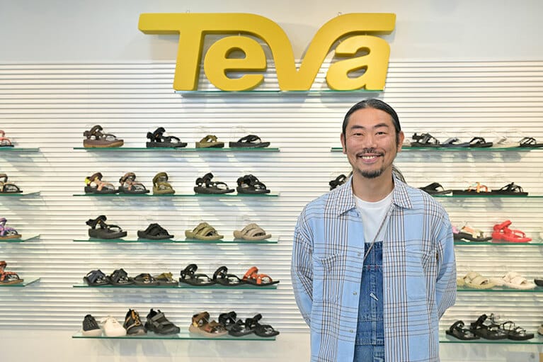 愛犬とアウトドア遊びを楽しんでいる「Teva」野田幸宏さん。