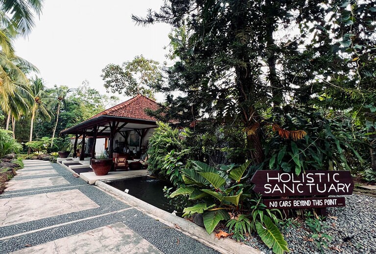 メディカルチェックやアンチエイジングのアドバイスなど、ドクターによるコンサルテーションはホリスティック・サンクチュアリで。