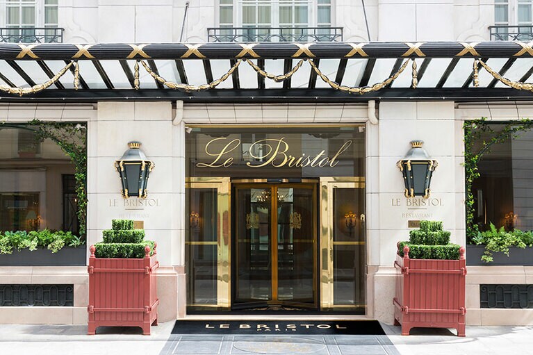 シャンゼリゼ通りに近くで、旅の拠点としても好立地。