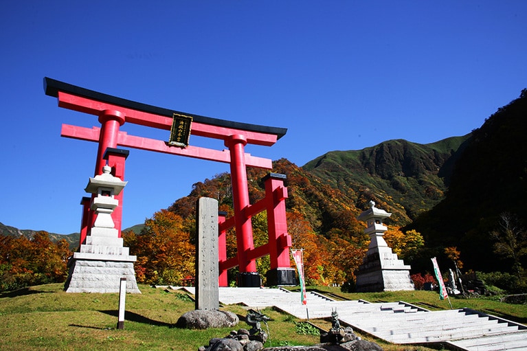 湯殿山神社。