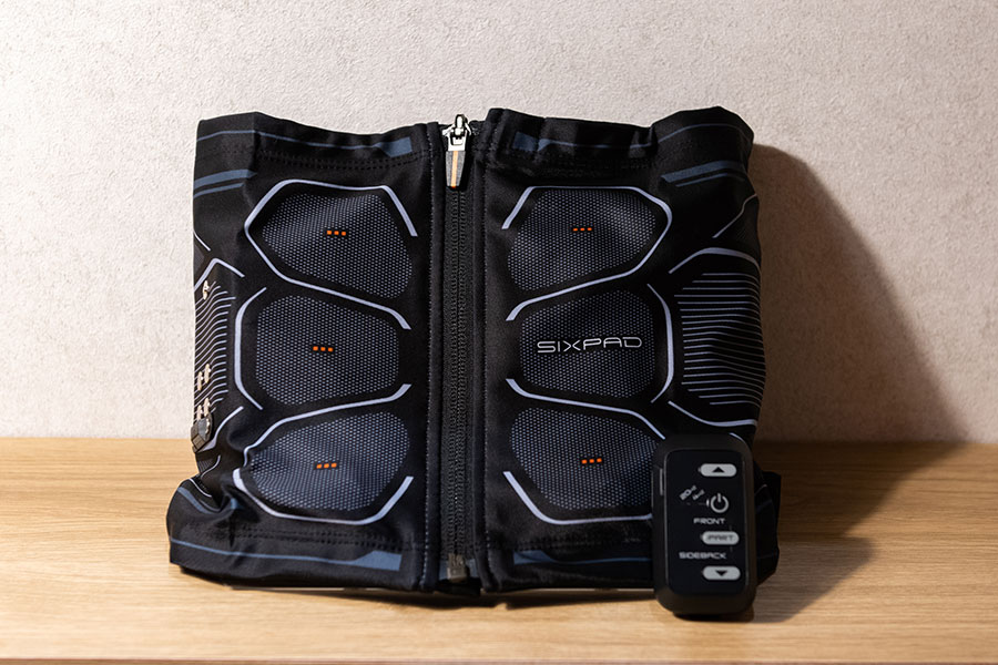 全身を同時に鍛えることができる専用のEMSトレーニングスーツ「SIXPAD Powersuit」は、電極が全身7箇所14部位に搭載。