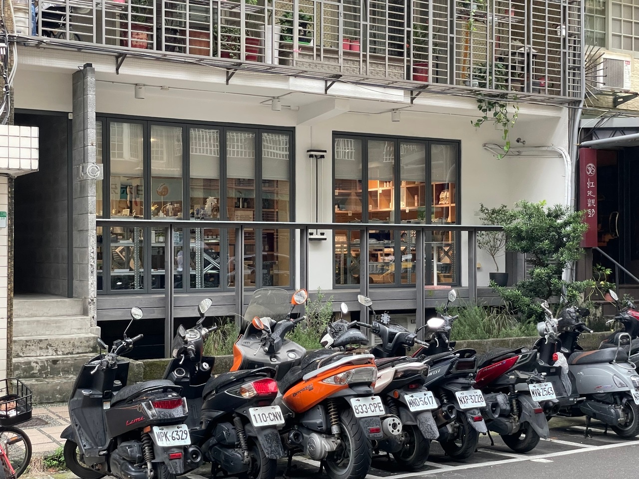 お店は、繁華街の近くにありながらも静かな住宅街の一角にあります。