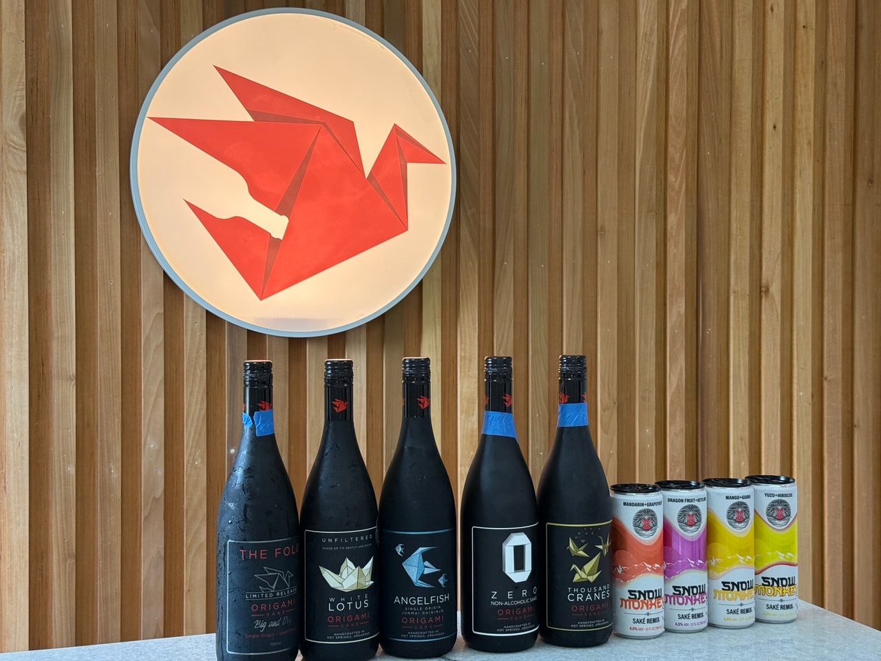 日本酒のスパークリング缶など、ユニークな商品も。