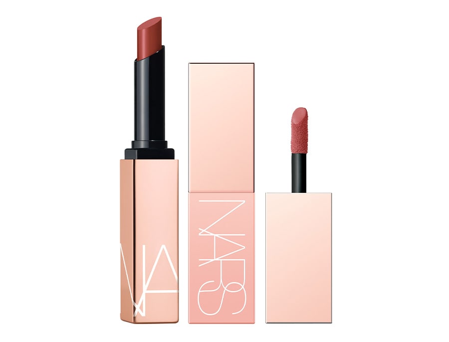 NARS アフターグローリップスティック ＆ ミニリキッドブラッシュデュオ 全1種（セット内容：左からアフターグロー センシュアルシャイン リップスティック 277 ARAGON レッドチェスナット＜現品サイズ＞、同 リキッドブラッシュ 03973 ARAGON ウォームチェスナット ブラウン＜ミニサイズ＞）5,170円（数量限定）。発売日：2024年11月8日（水）。※自社EC限定発売。