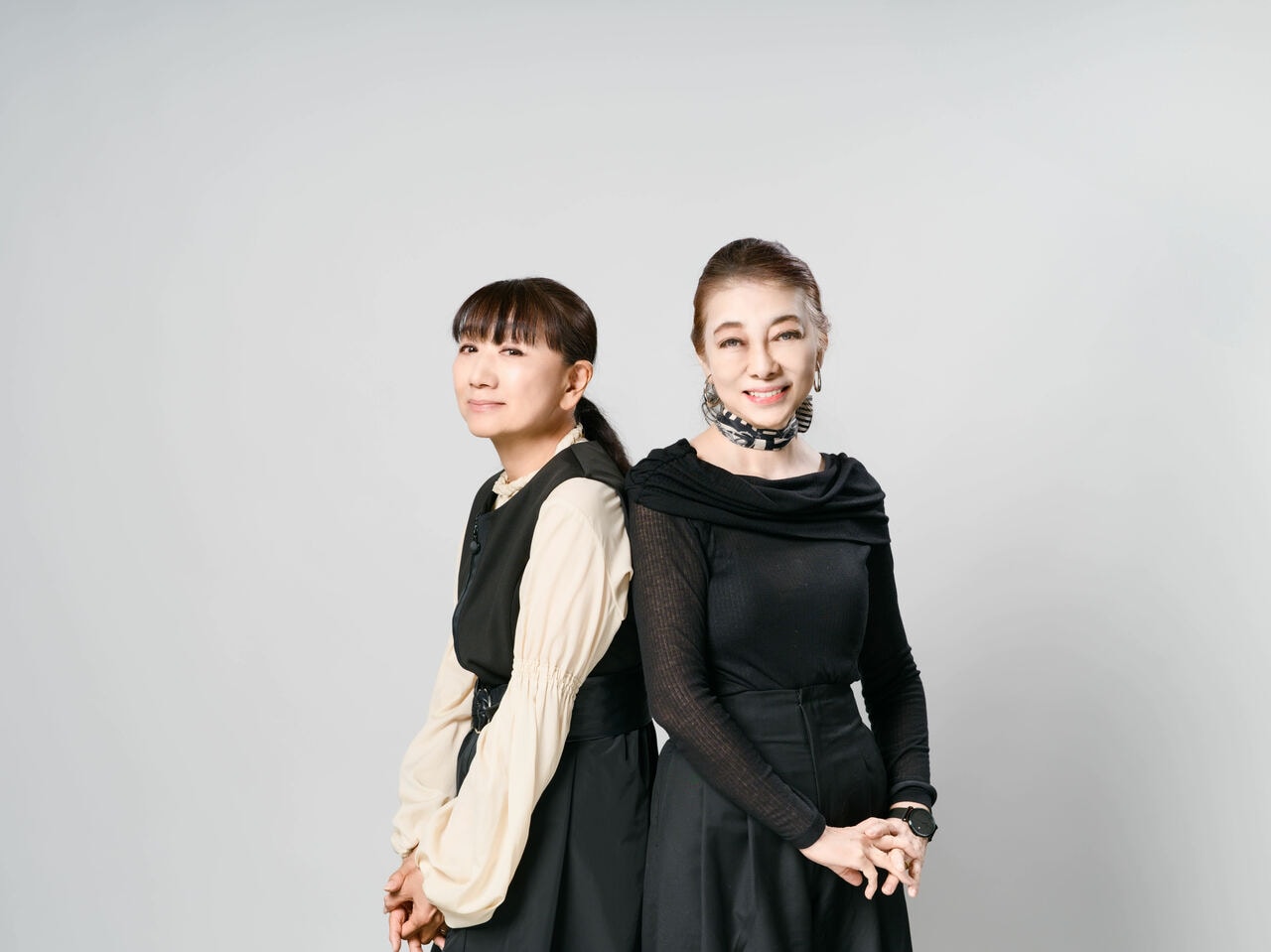 藤原美智子さん(左)と齋藤薫さん