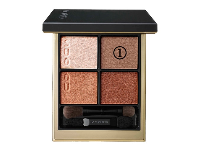 SUQQUメイクアップアーティストが 大ヒットアイテム“4色アイパレ”の