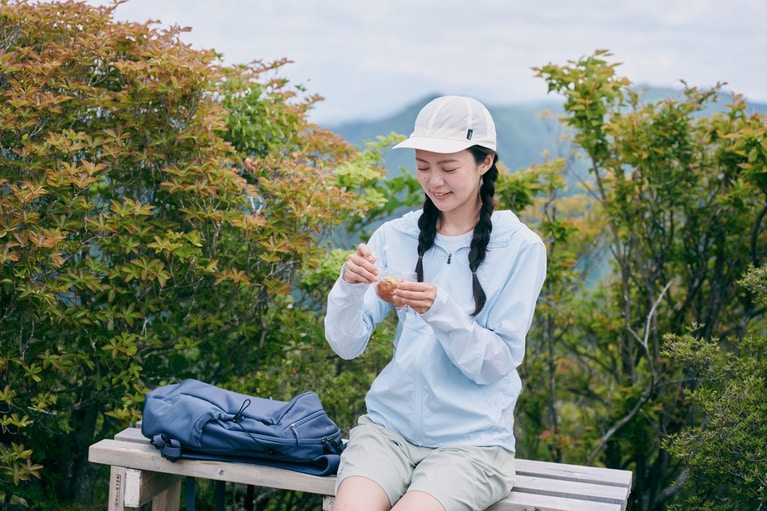 お気に入りのどら焼きと、山頂での至福のひととき。