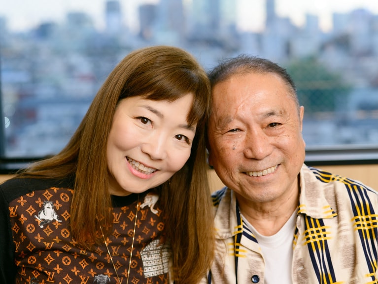 左：ワタナベエンターテインメント代表取締役社長 渡辺ミキさん、右：近田春夫さん。