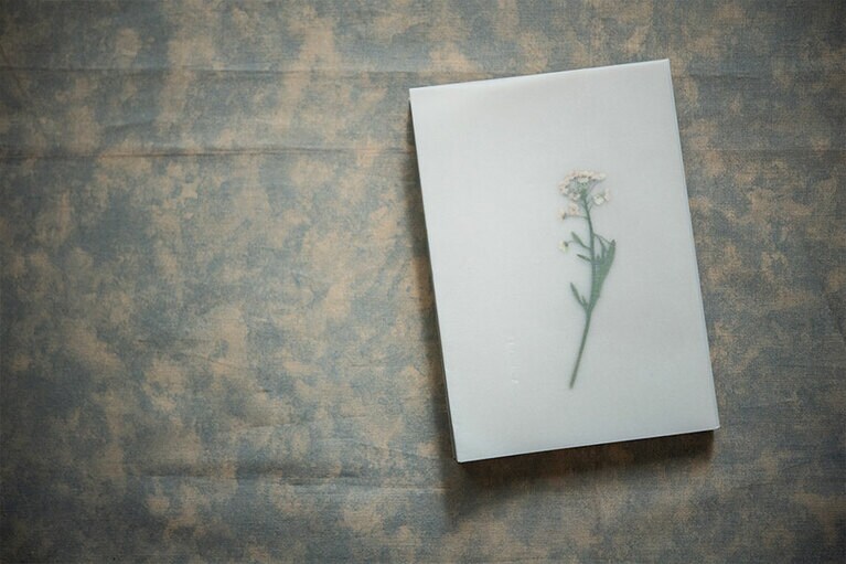 押し花用のノート 2,300円／DAN TOMIMATSU