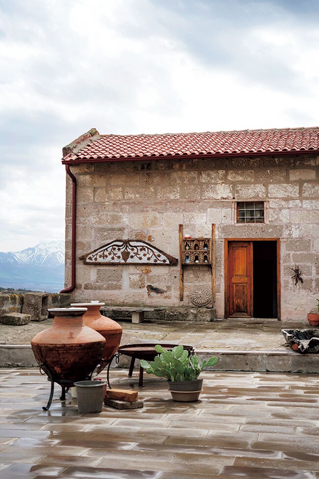 元々ワイナリーを経営していた一族から購入したという築250年の邸宅。