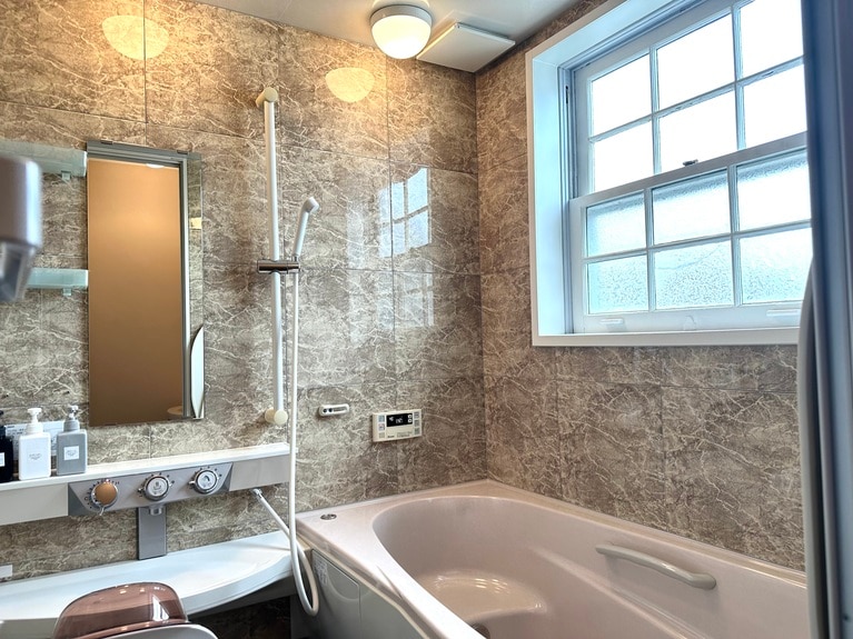 清潔感のあるバスルーム。