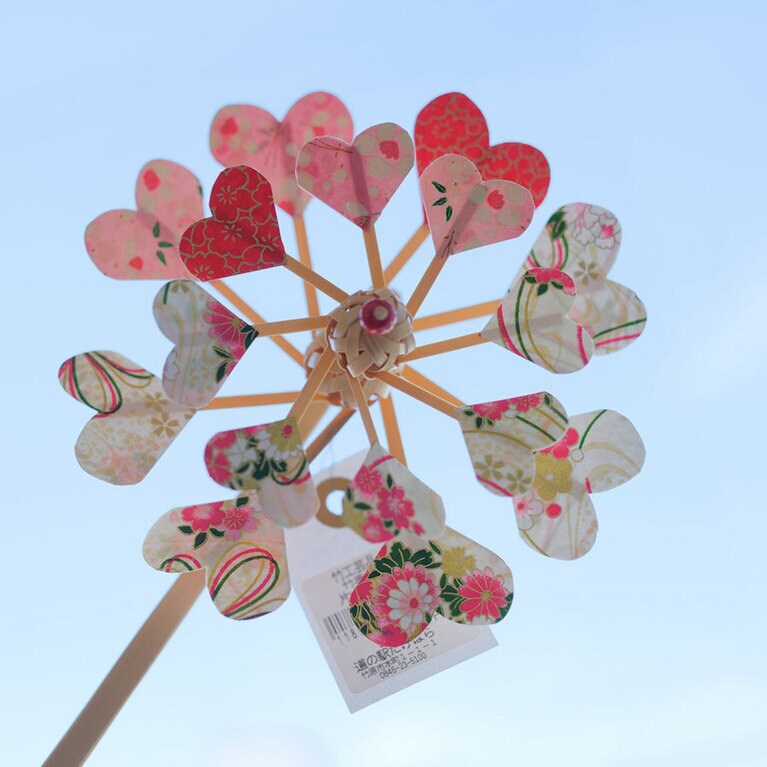 【道の駅たけはら】「道の駅たけはら」には、こんなかわいい竹の風車が。