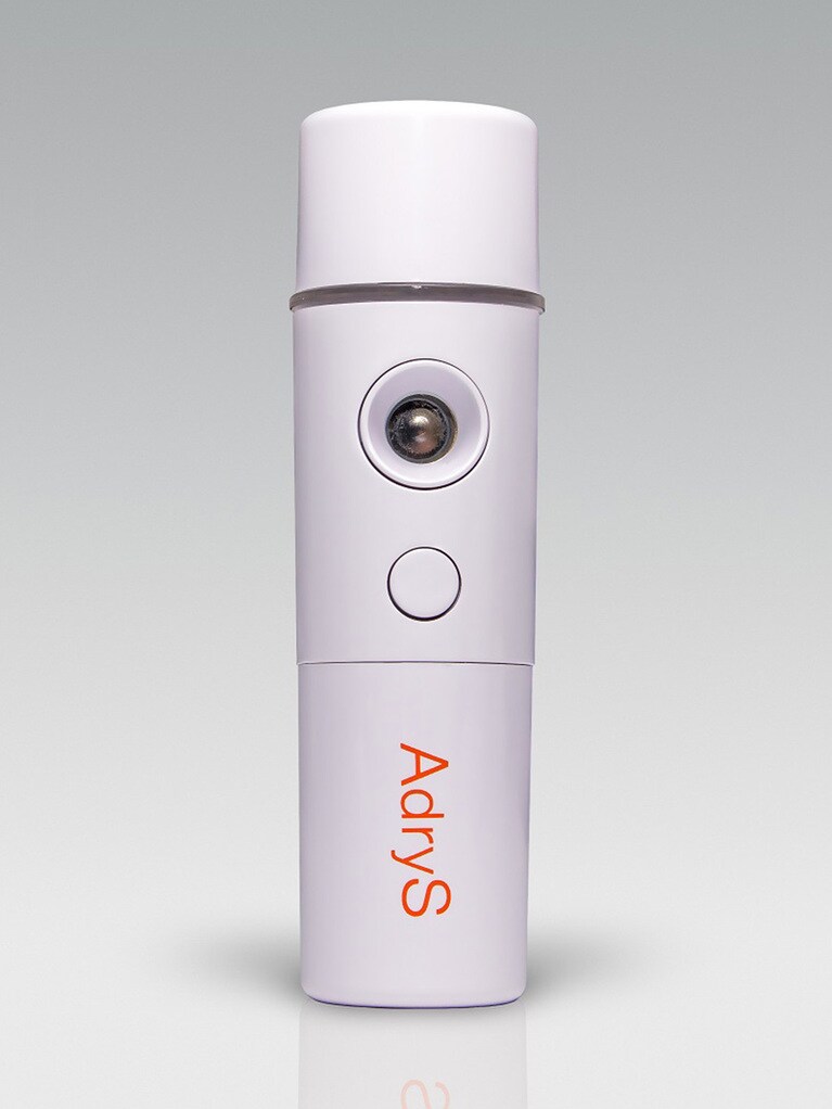 メイク直しにも大活躍な「アドライズ オリジナルフェイスミスト」。