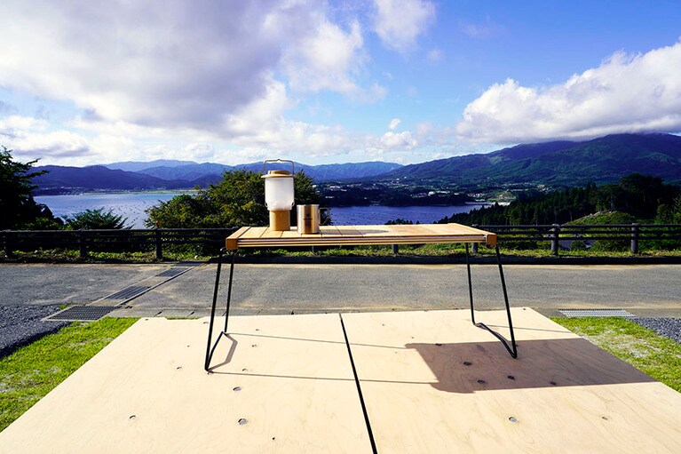 天気の良い日には住箱の縁側でゆっくりとコーヒーをいただくのもいい。